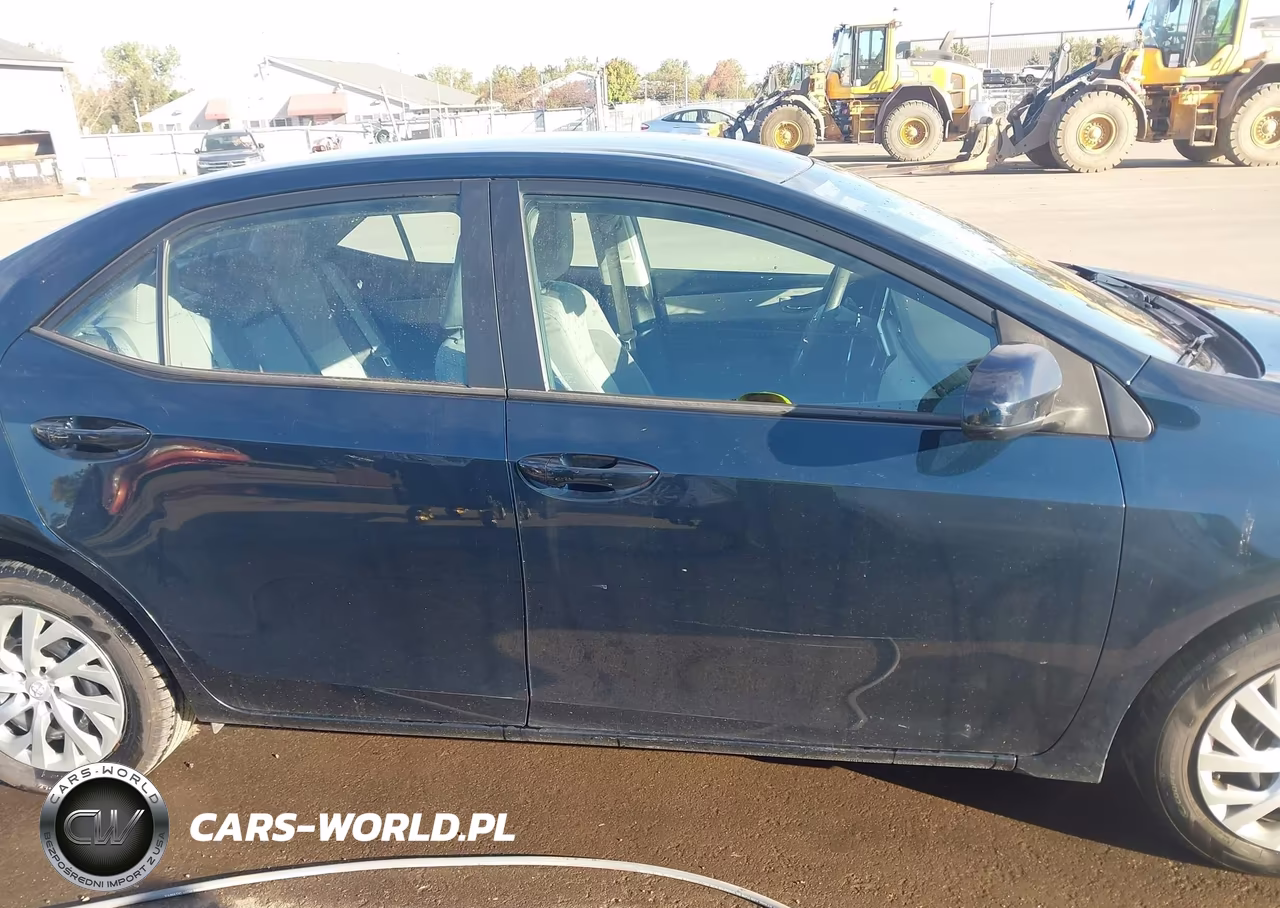 2018 Toyota Corolla Le VIN:2T1BURHE6JC101147 - 14