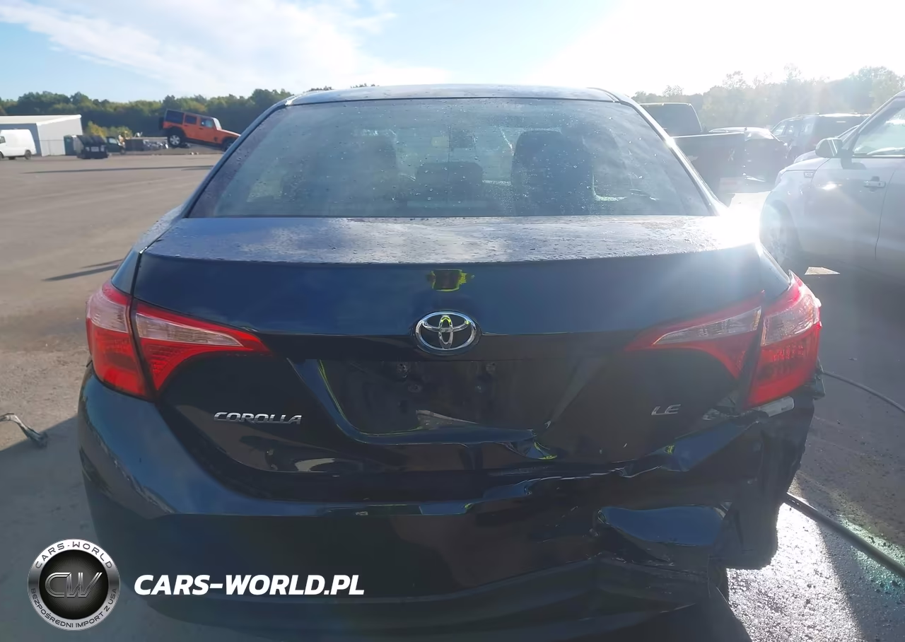 2018 Toyota Corolla Le VIN:2T1BURHE6JC101147 - 17