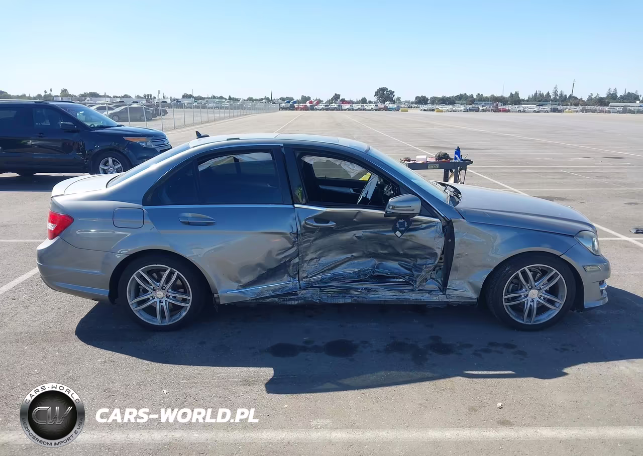 2013 Mercedes-Benz C 250 Sport VIN:WDDGF4HB4DF972509 - 13