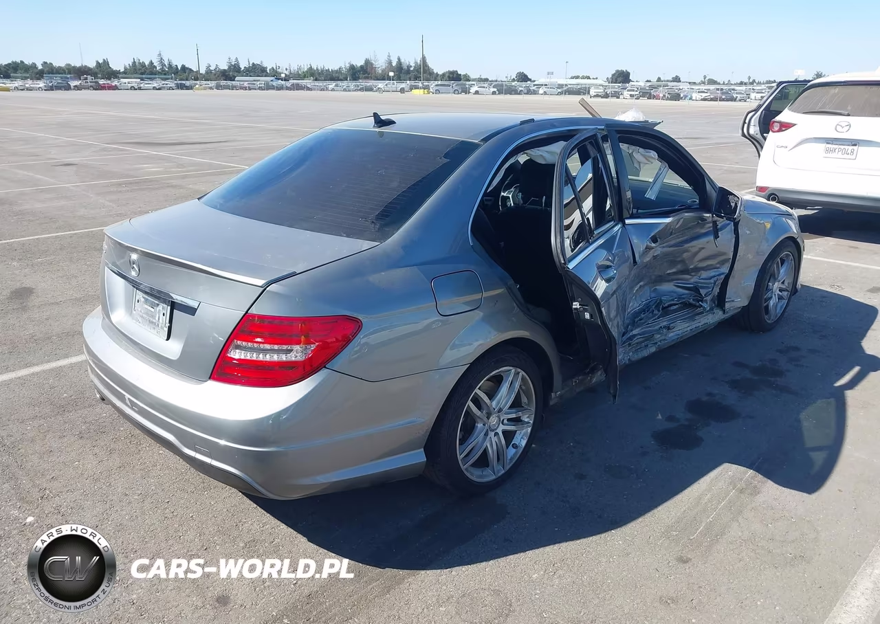 2013 Mercedes-Benz C 250 Sport VIN:WDDGF4HB4DF972509 - 4