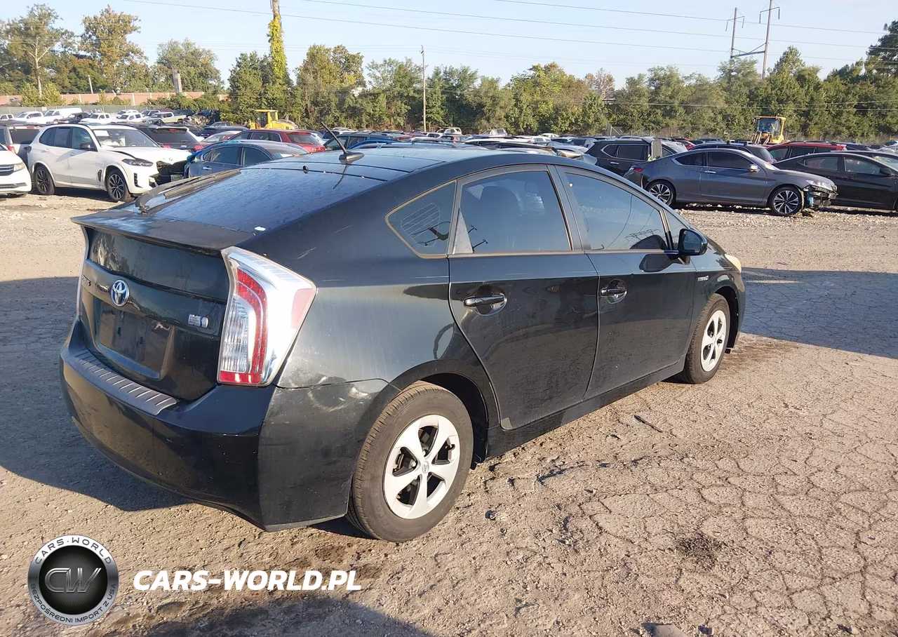 2013 Toyota Prius Three VIN:JTDKN3DU9D5589034 - 4