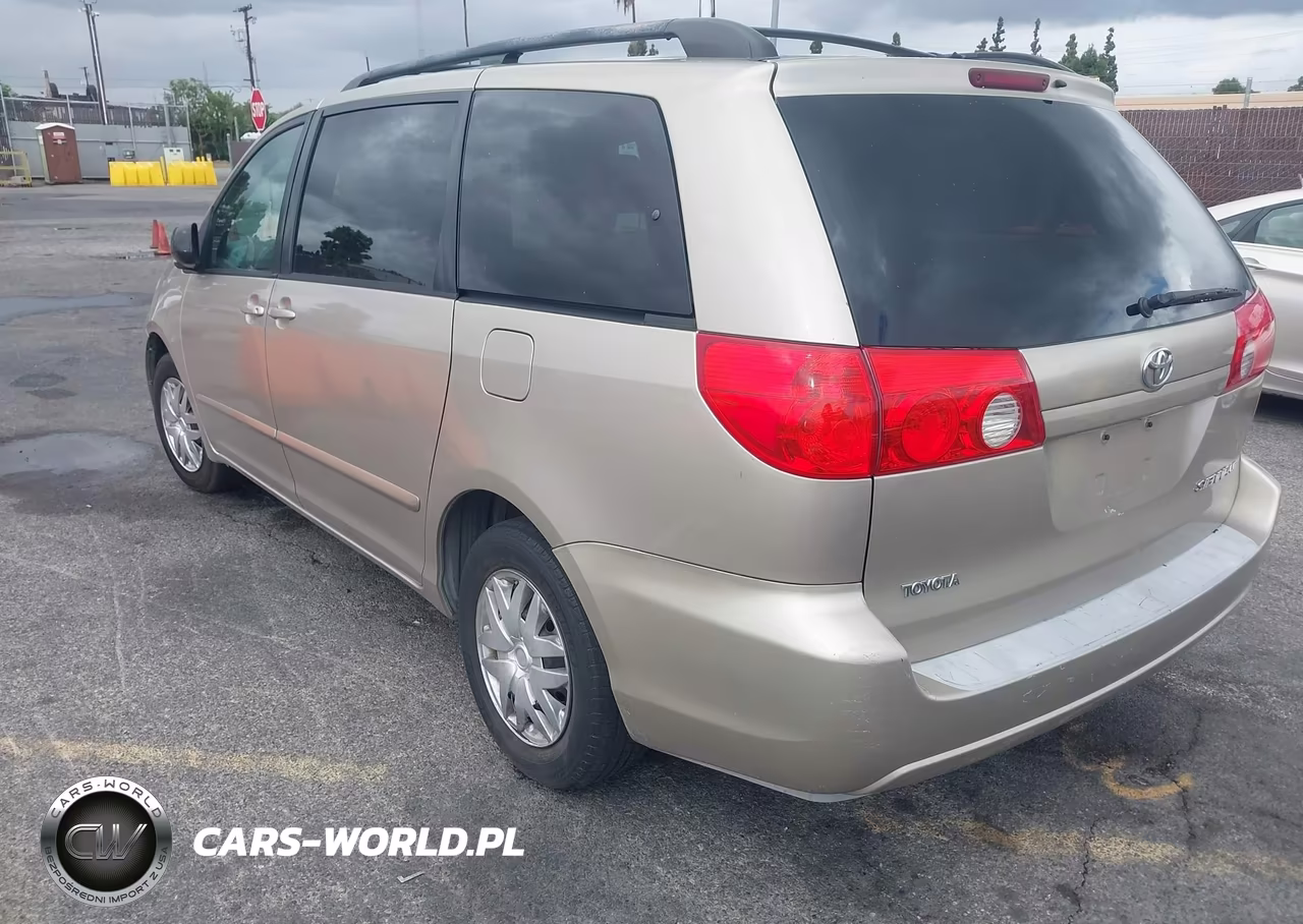 2010 Toyota Sienna Le VIN:5TDKK4CC7AS320107 - 3