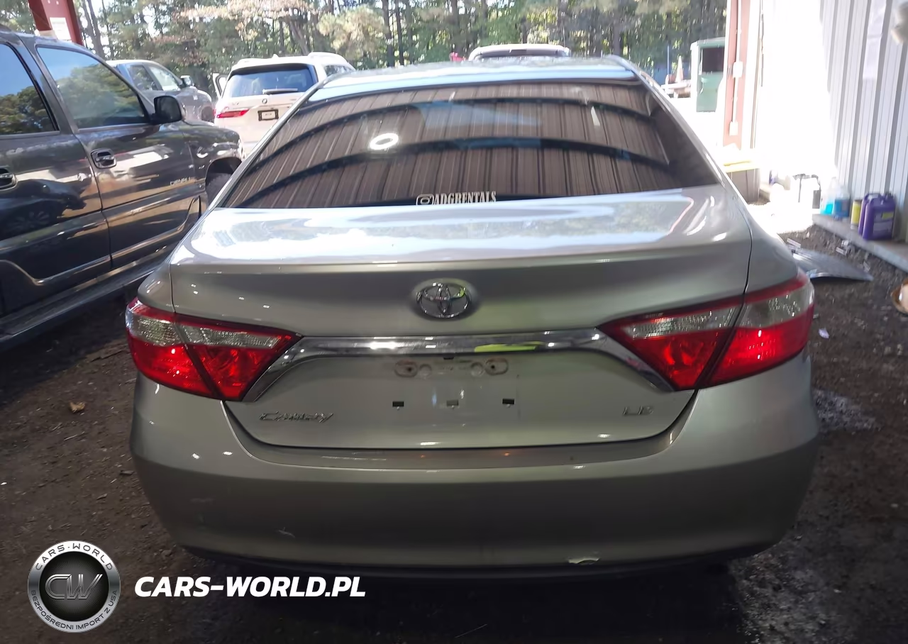 2015 Toyota Camry Le VIN:4T4BF1FK5FR502348 - 17