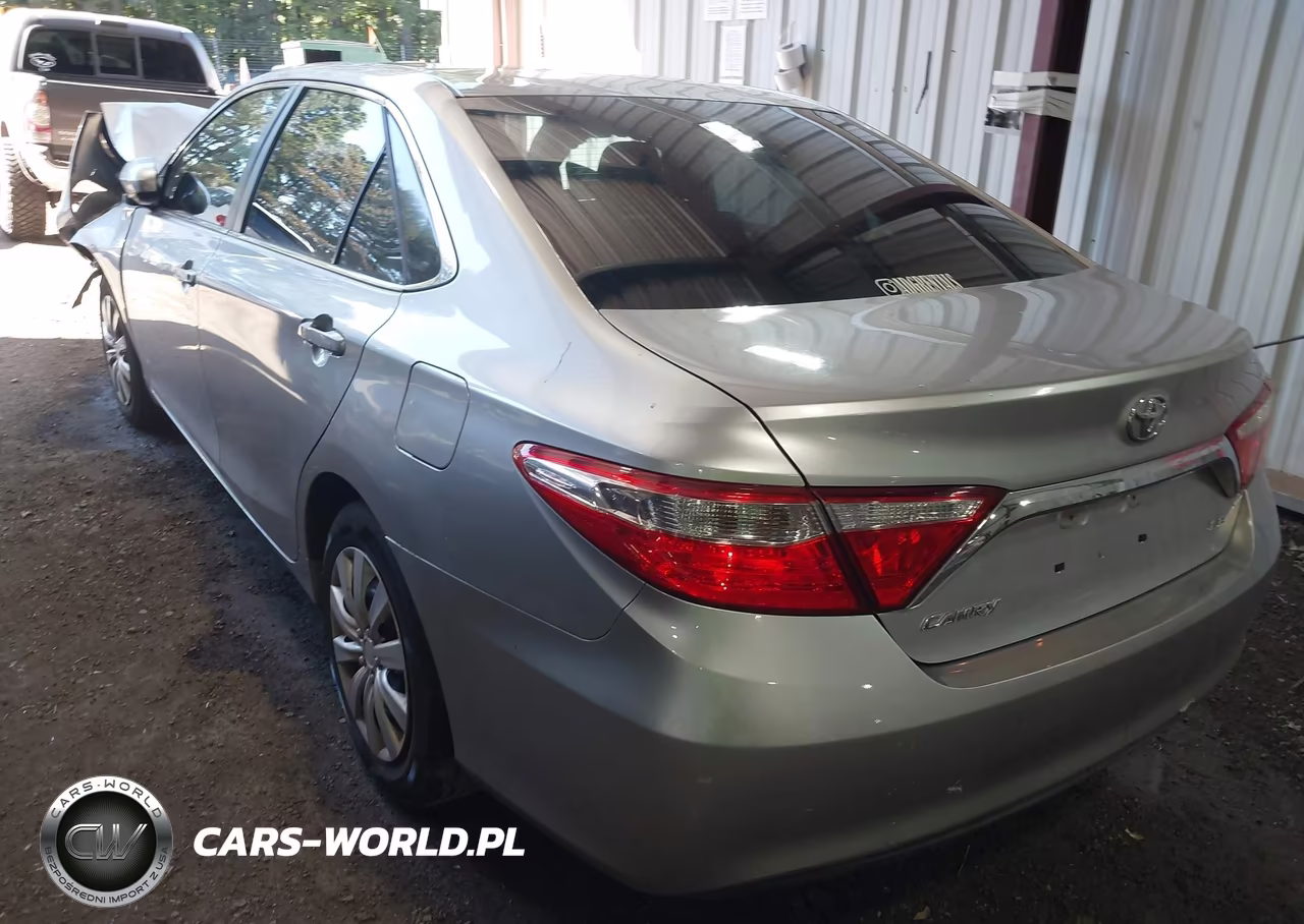 2015 Toyota Camry Le VIN:4T4BF1FK5FR502348 - 3