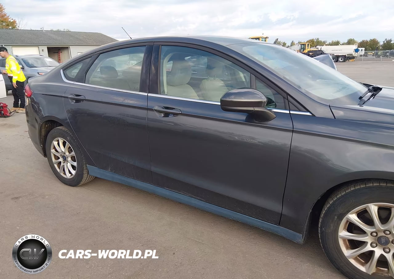 2017 Ford Fusion S VIN:3FA6P0G7XHR103887 - 13