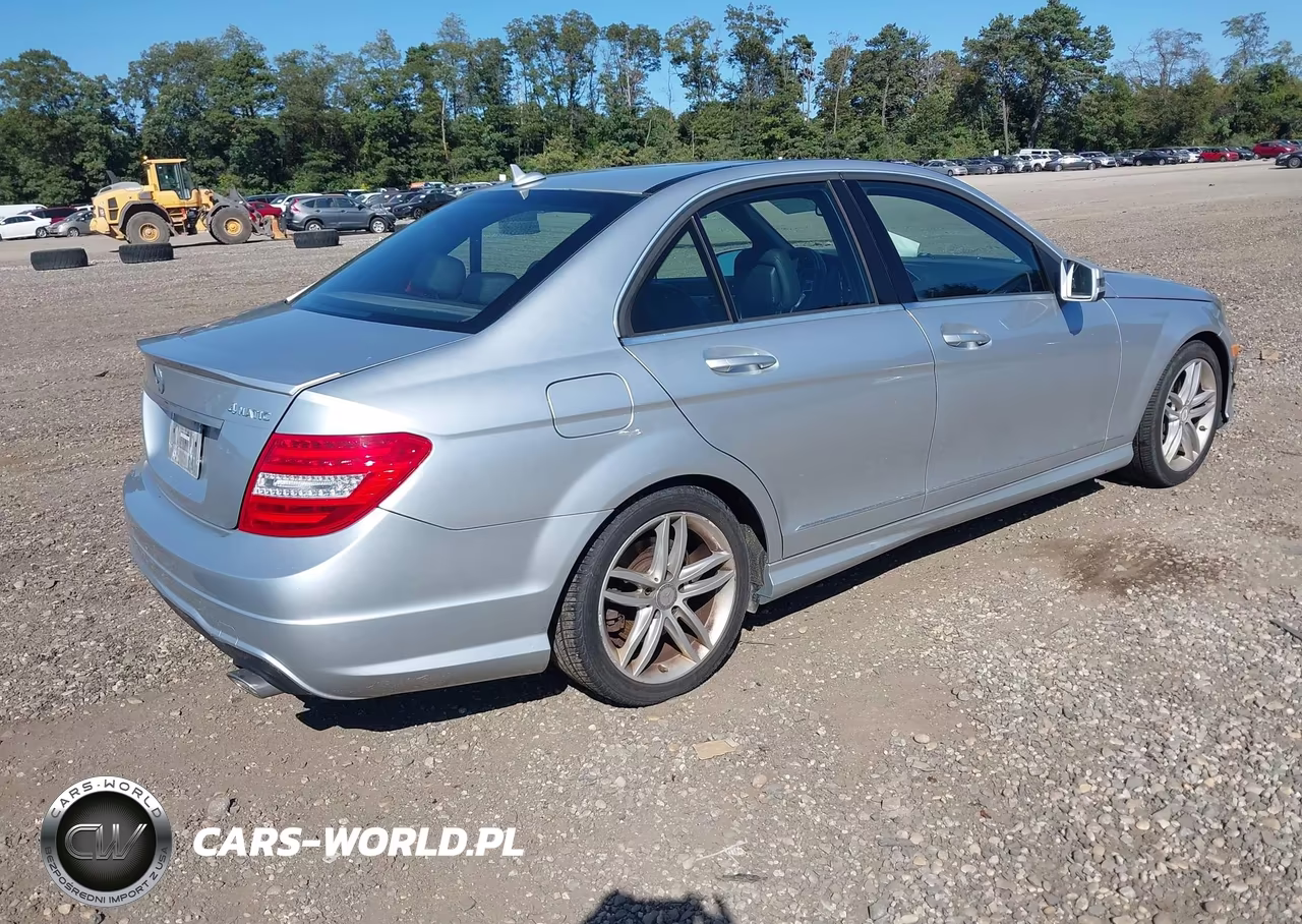 2013 Mercedes-Benz C 300 Luxury 4Matic-Sport 4Matic VIN:WDDGF8AB6DG123185 - 4
