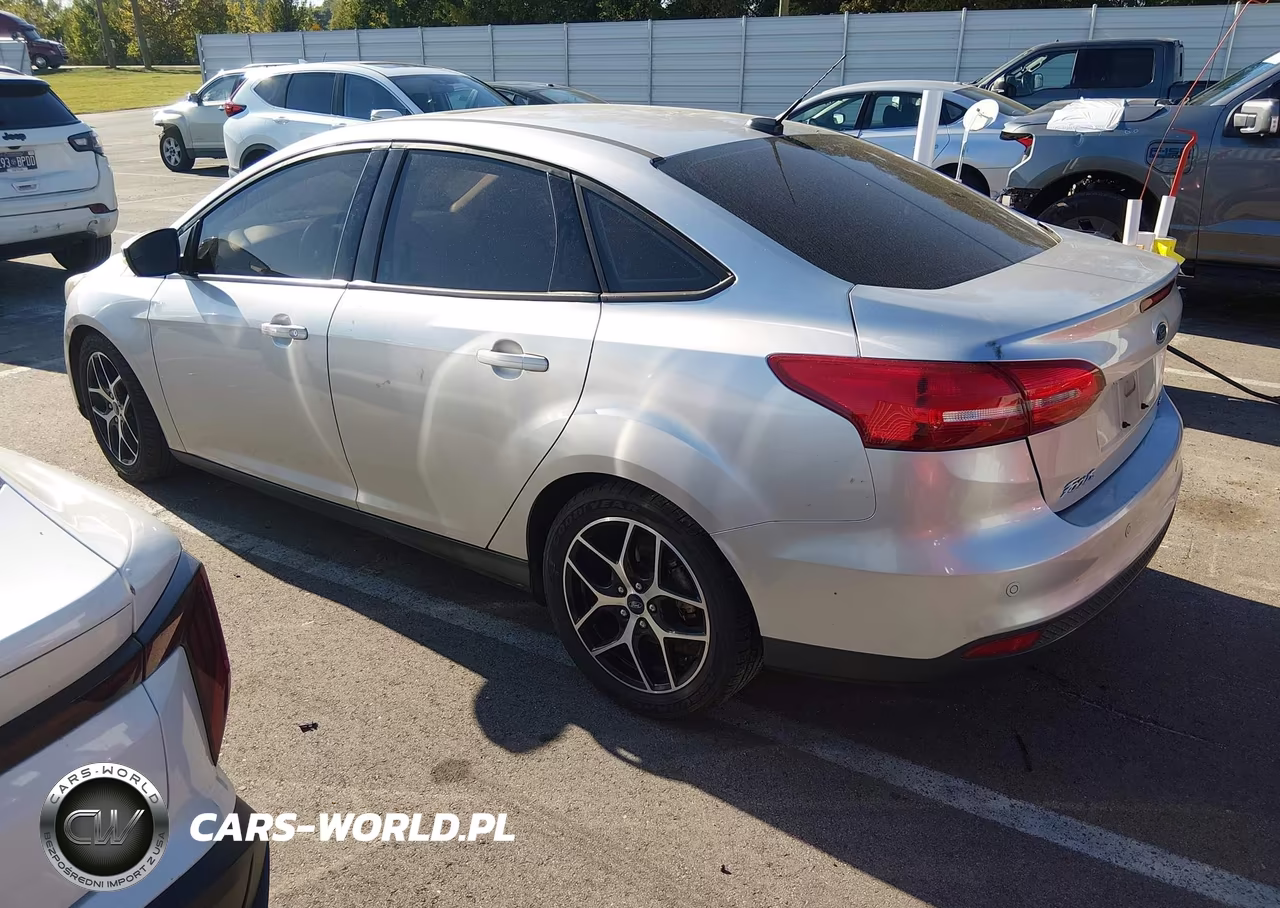 2017 Ford Focus Sel VIN:1FADP3H24HL289324 - 3