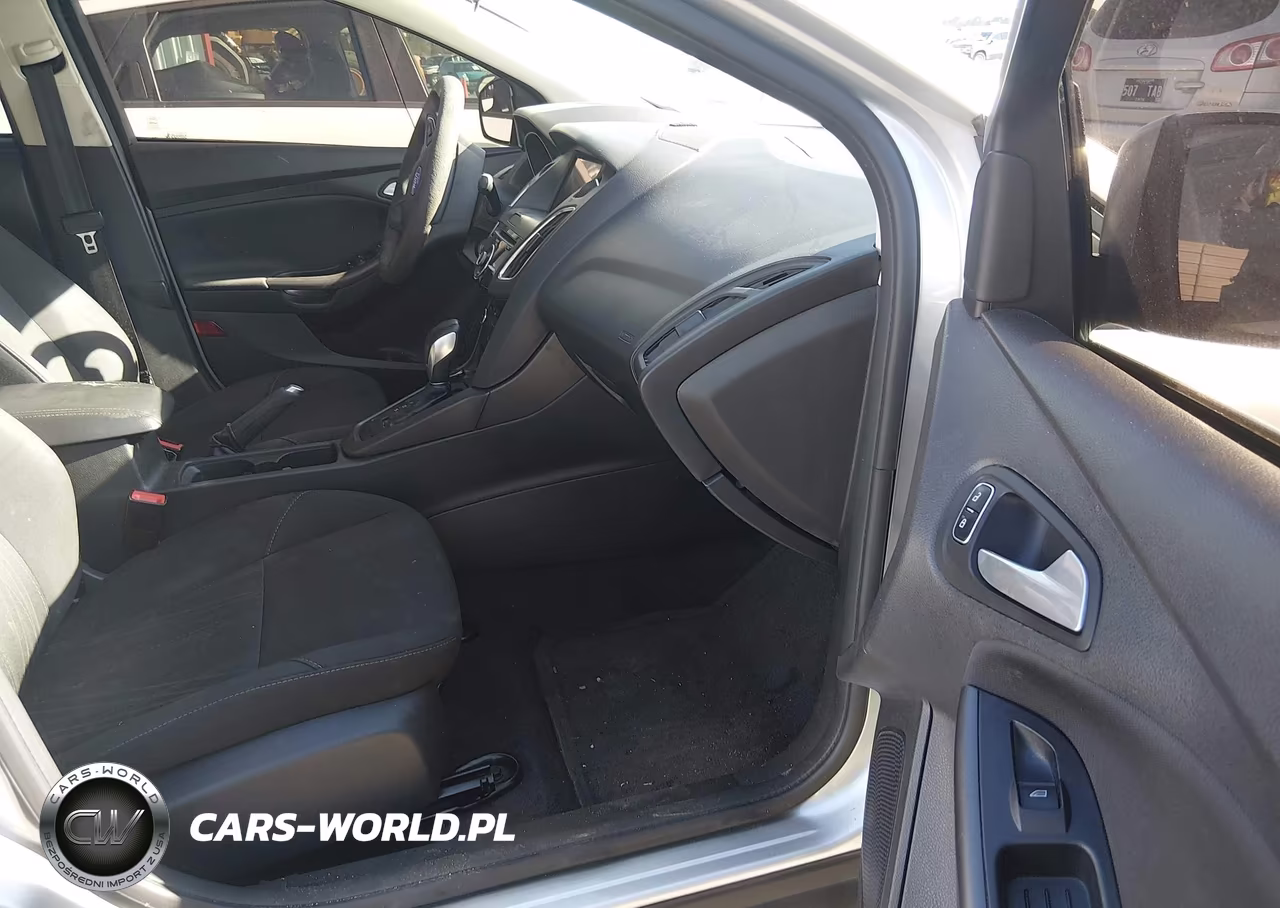 2017 Ford Focus Sel VIN:1FADP3H24HL289324 - 5