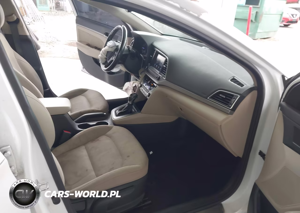 2018 Hyundai Elantra Value Edition VIN:5NPD84LF7JH310992 - 5