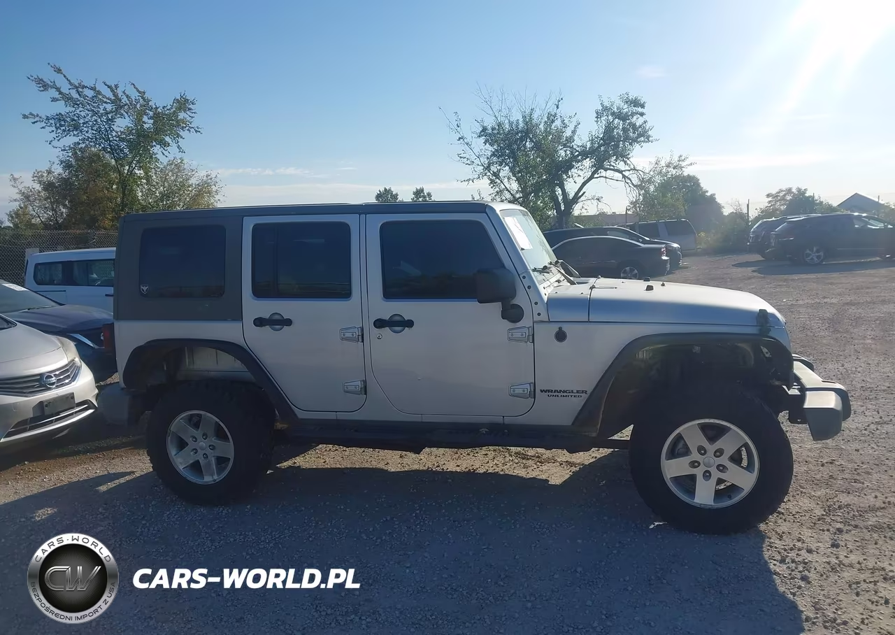 2008 Jeep Wrangler Unlimited Sahara VIN:1J4GA59138L653091 - 13