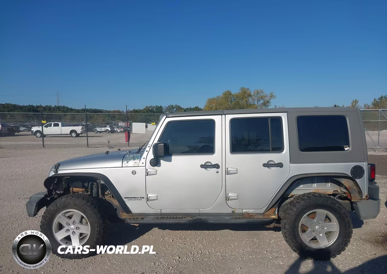 2008 Jeep Wrangler Unlimited Sahara VIN:1J4GA59138L653091 - 14