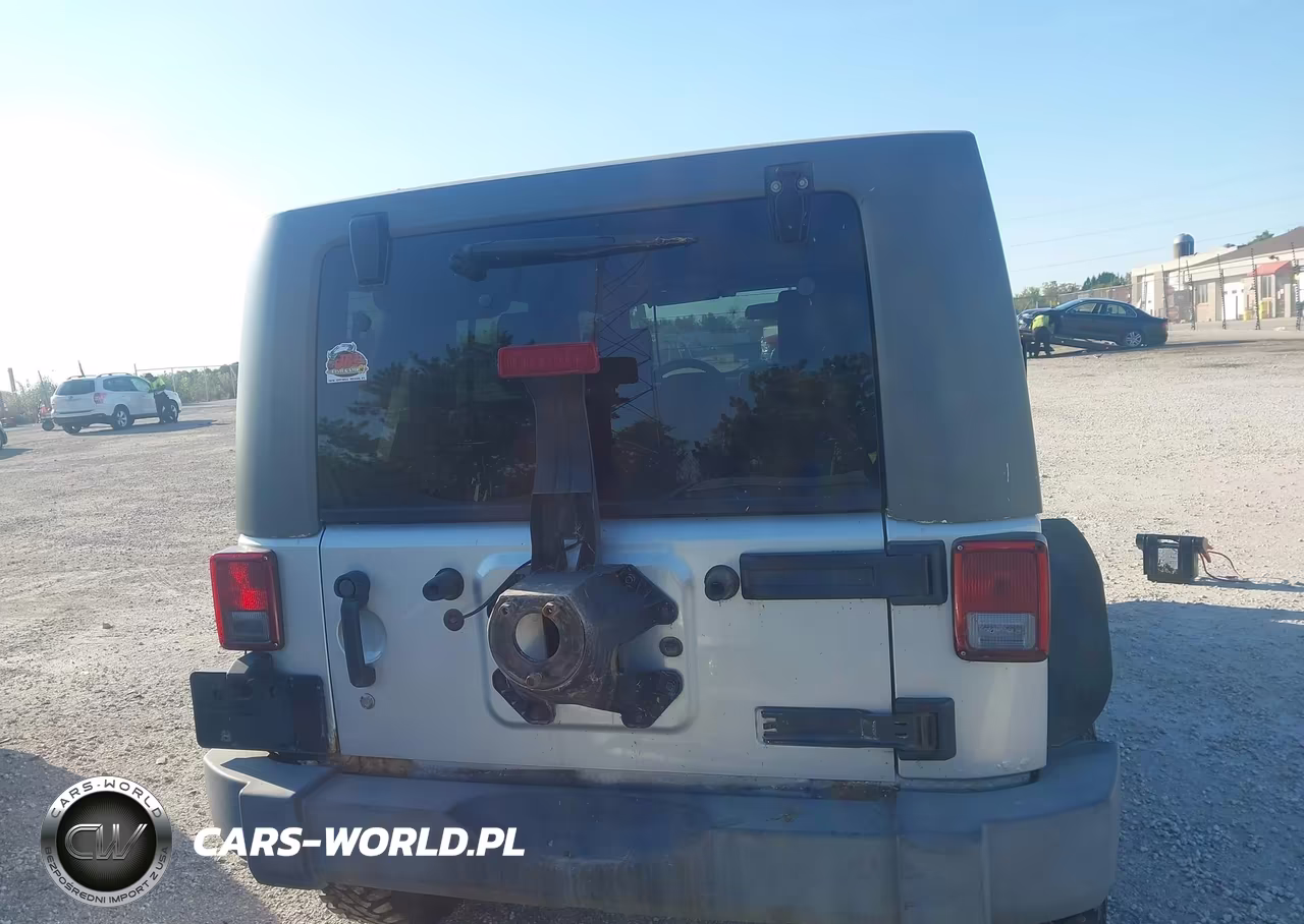 2008 Jeep Wrangler Unlimited Sahara VIN:1J4GA59138L653091 - 16