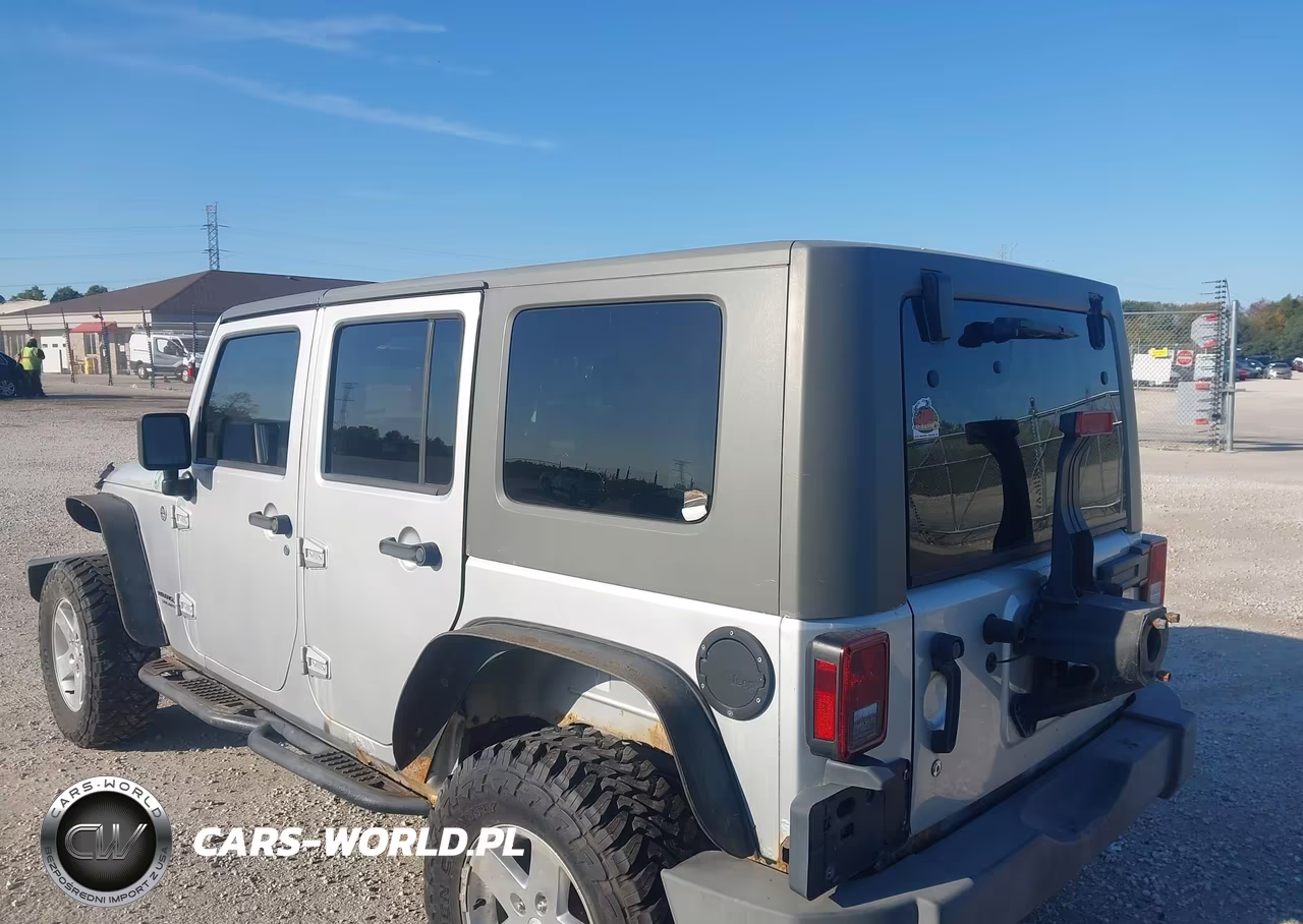 2008 Jeep Wrangler Unlimited Sahara VIN:1J4GA59138L653091 - 3