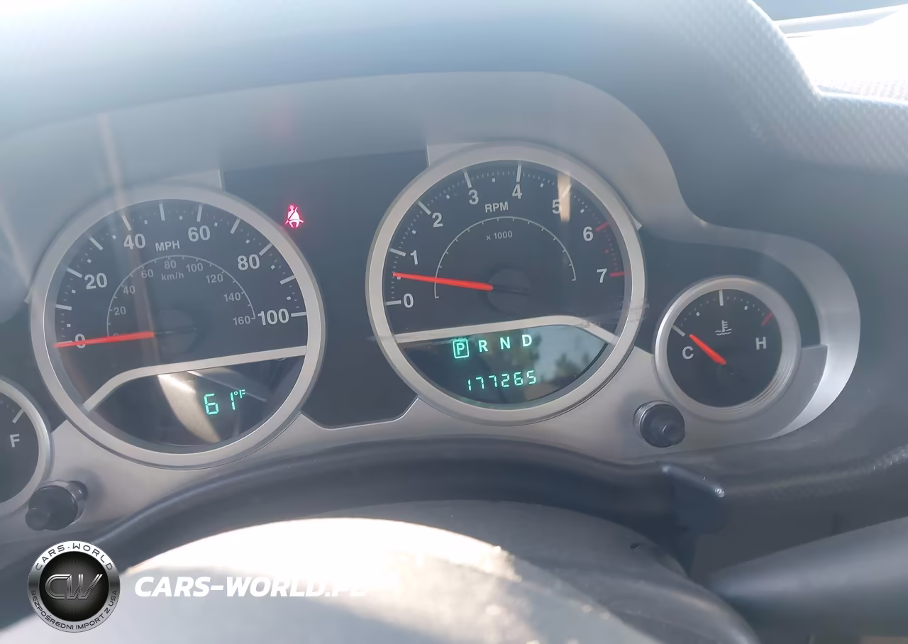 2008 Jeep Wrangler Unlimited Sahara VIN:1J4GA59138L653091 - 7