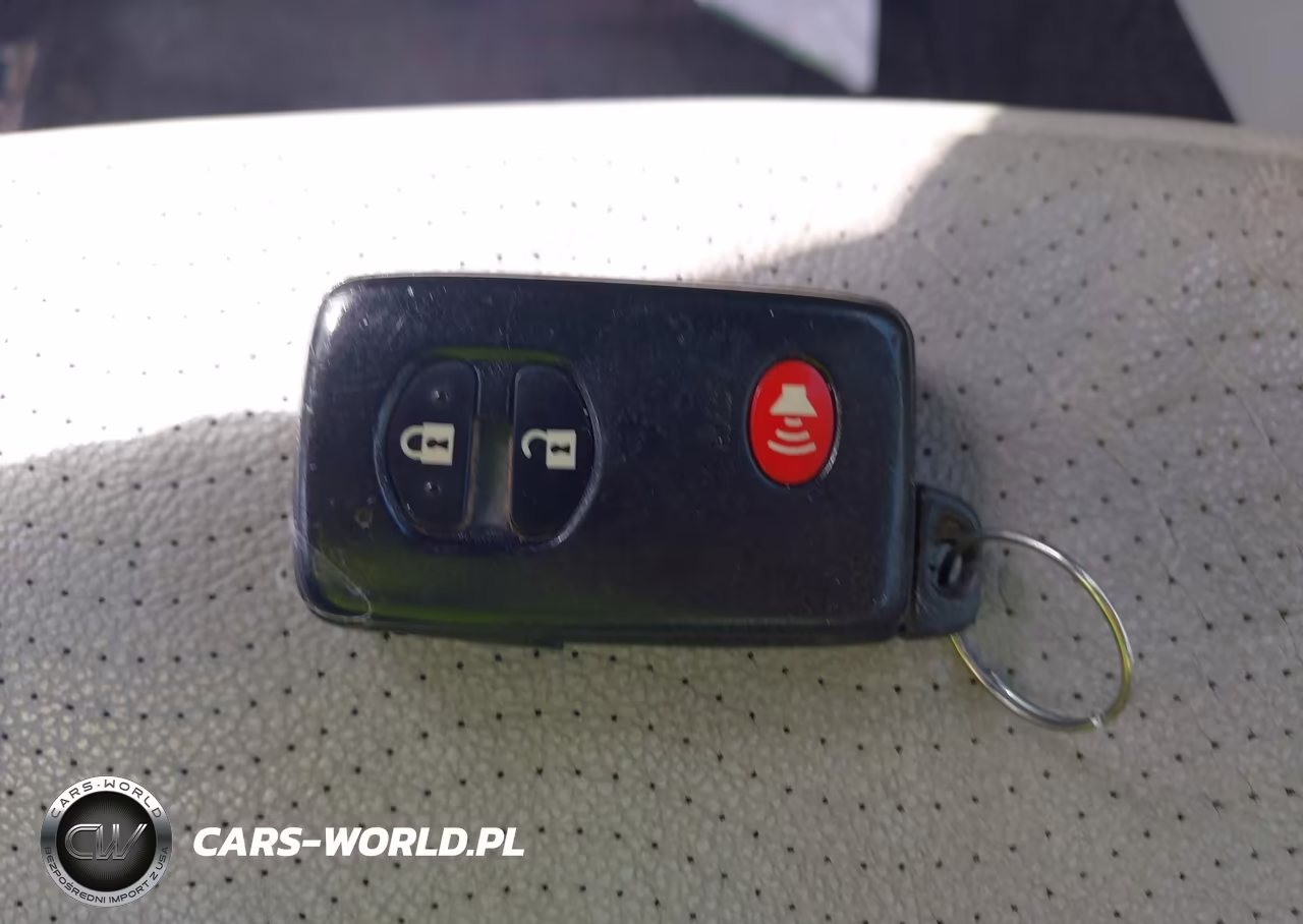 2014 Toyota Prius Two VIN:JTDKN3DU8E0376218 - 11