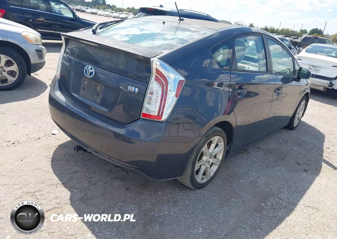 2014 Toyota Prius Two VIN:JTDKN3DU8E0376218 - 4