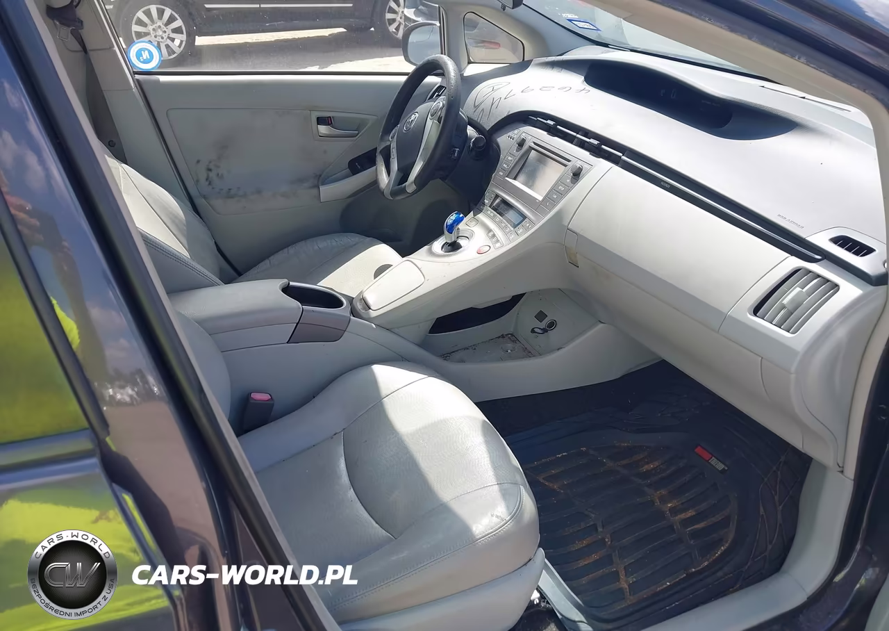 2014 Toyota Prius Two VIN:JTDKN3DU8E0376218 - 5