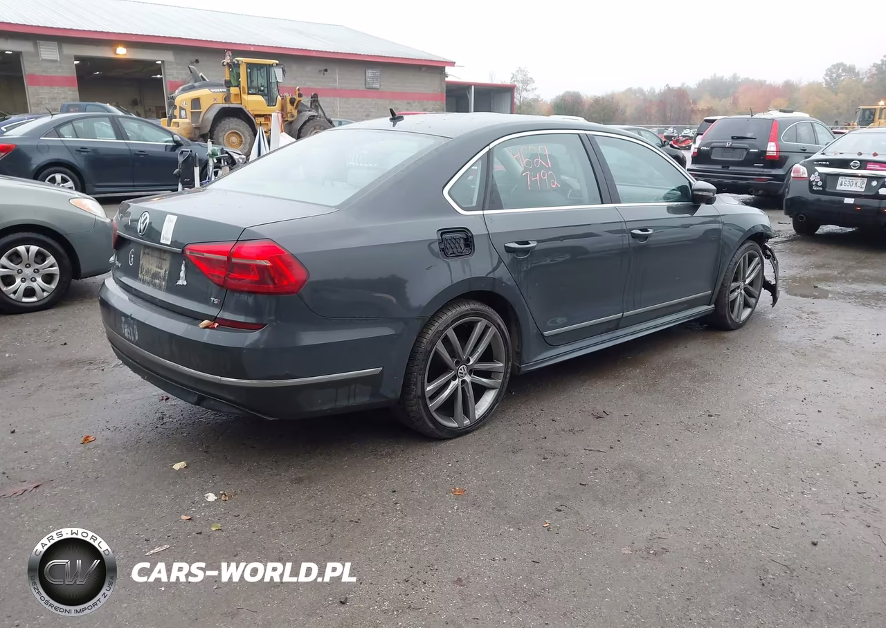 2016 Volkswagen Passat 1.8T R-Line VIN:1VWAT7A34GC052556 - 4