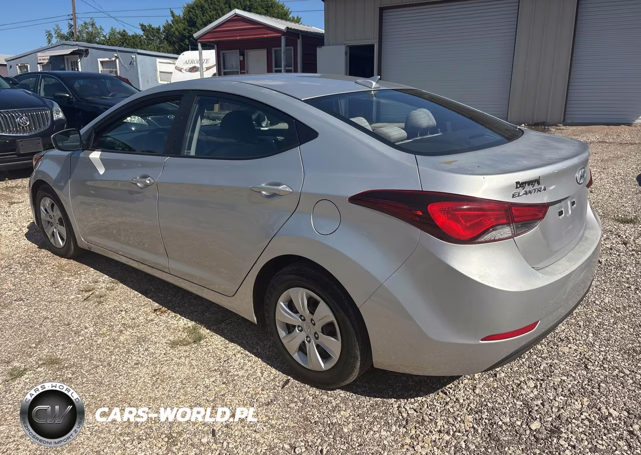 2016 Hyundai Elantra Se VIN:5NPDH4AE6GH680561 - 3