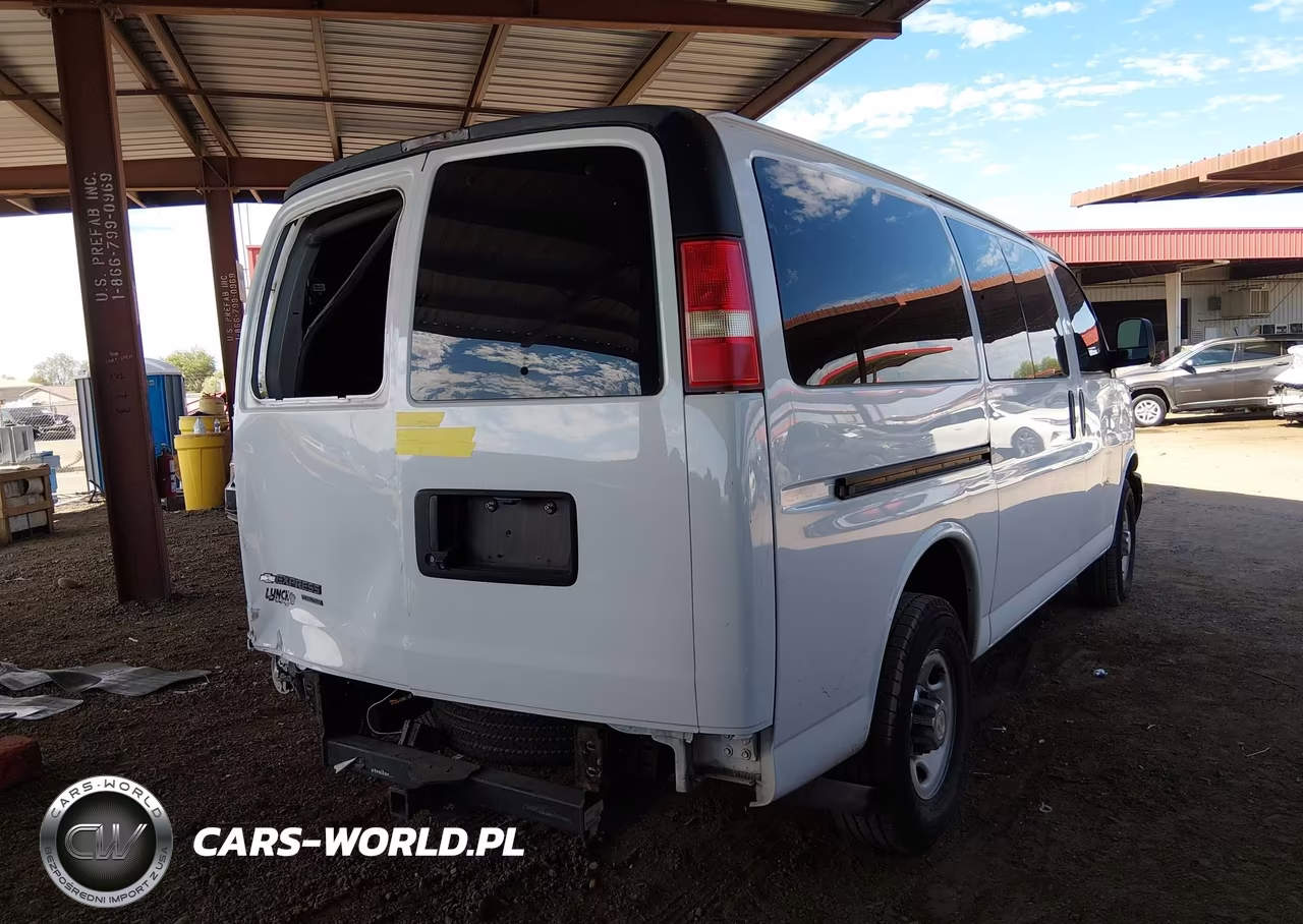 2015 Chevrolet Express 3500 Lt VIN:1GAZGYFG3F1229709 - 4