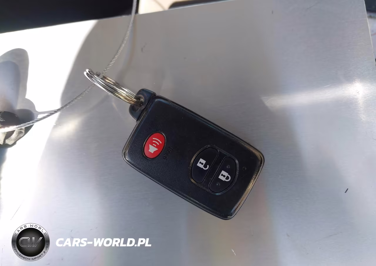 2013 Toyota Prius Two VIN:JTDKN3DU6D1727104 - 11