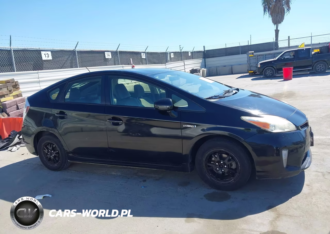 2013 Toyota Prius Two VIN:JTDKN3DU6D1727104 - 13