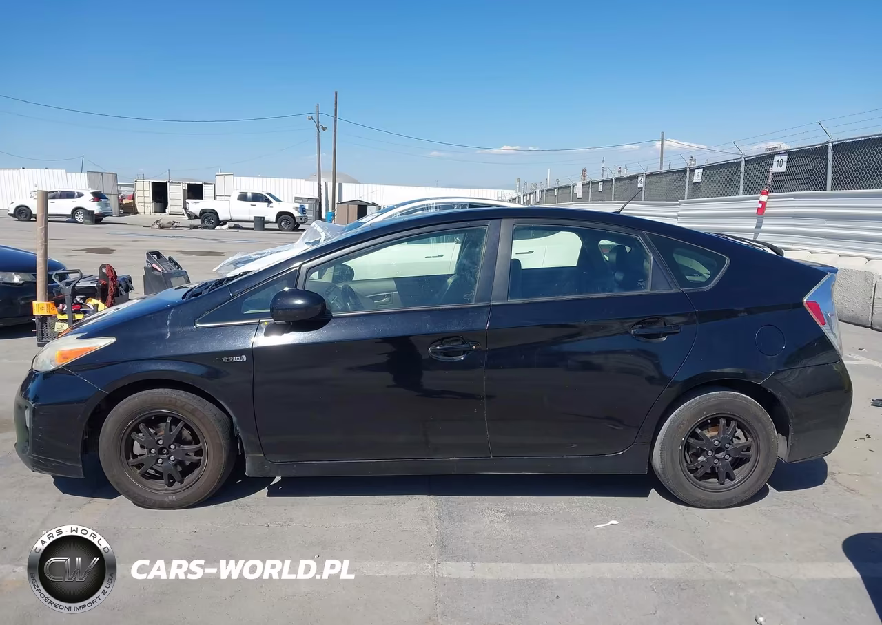 2013 Toyota Prius Two VIN:JTDKN3DU6D1727104 - 14