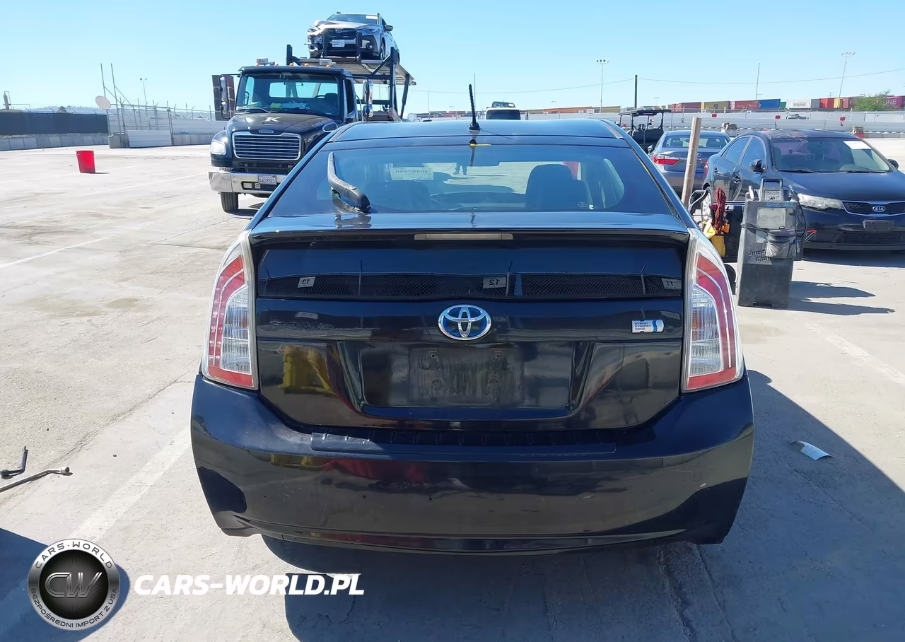2013 Toyota Prius Two VIN:JTDKN3DU6D1727104 - 16