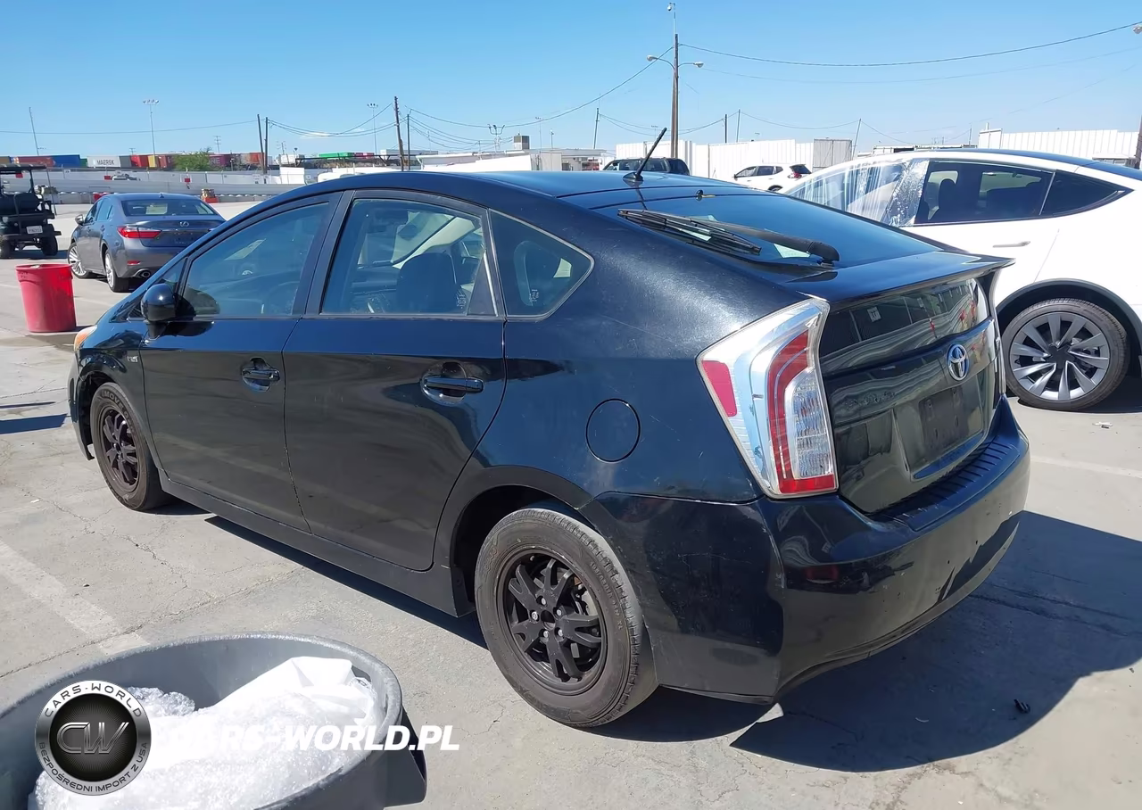 2013 Toyota Prius Two VIN:JTDKN3DU6D1727104 - 3
