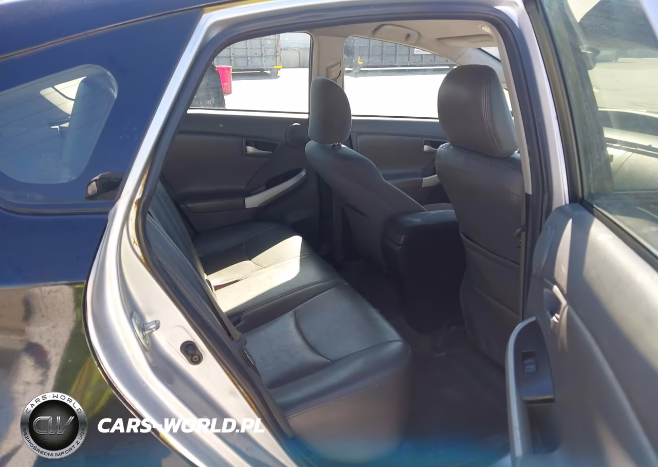 2013 Toyota Prius Two VIN:JTDKN3DU6D1727104 - 8