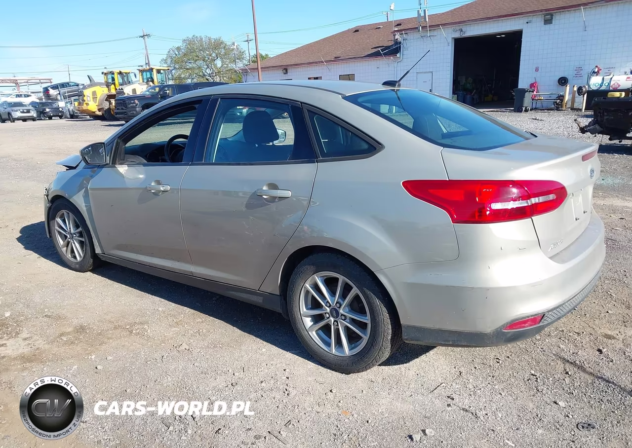2015 Ford Focus Se VIN:1FADP3F2XFL367038 - 3
