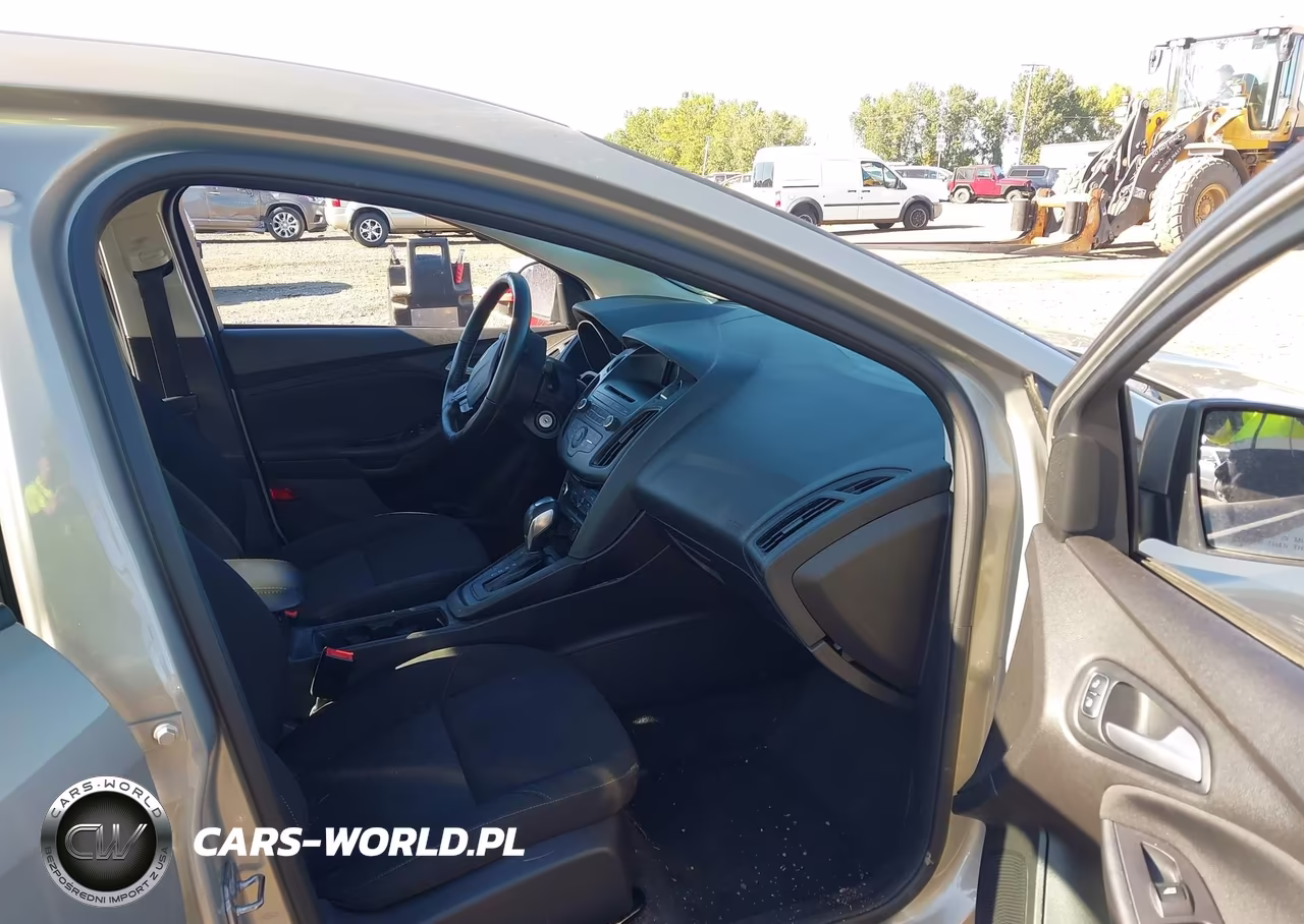 2015 Ford Focus Se VIN:1FADP3F2XFL367038 - 5