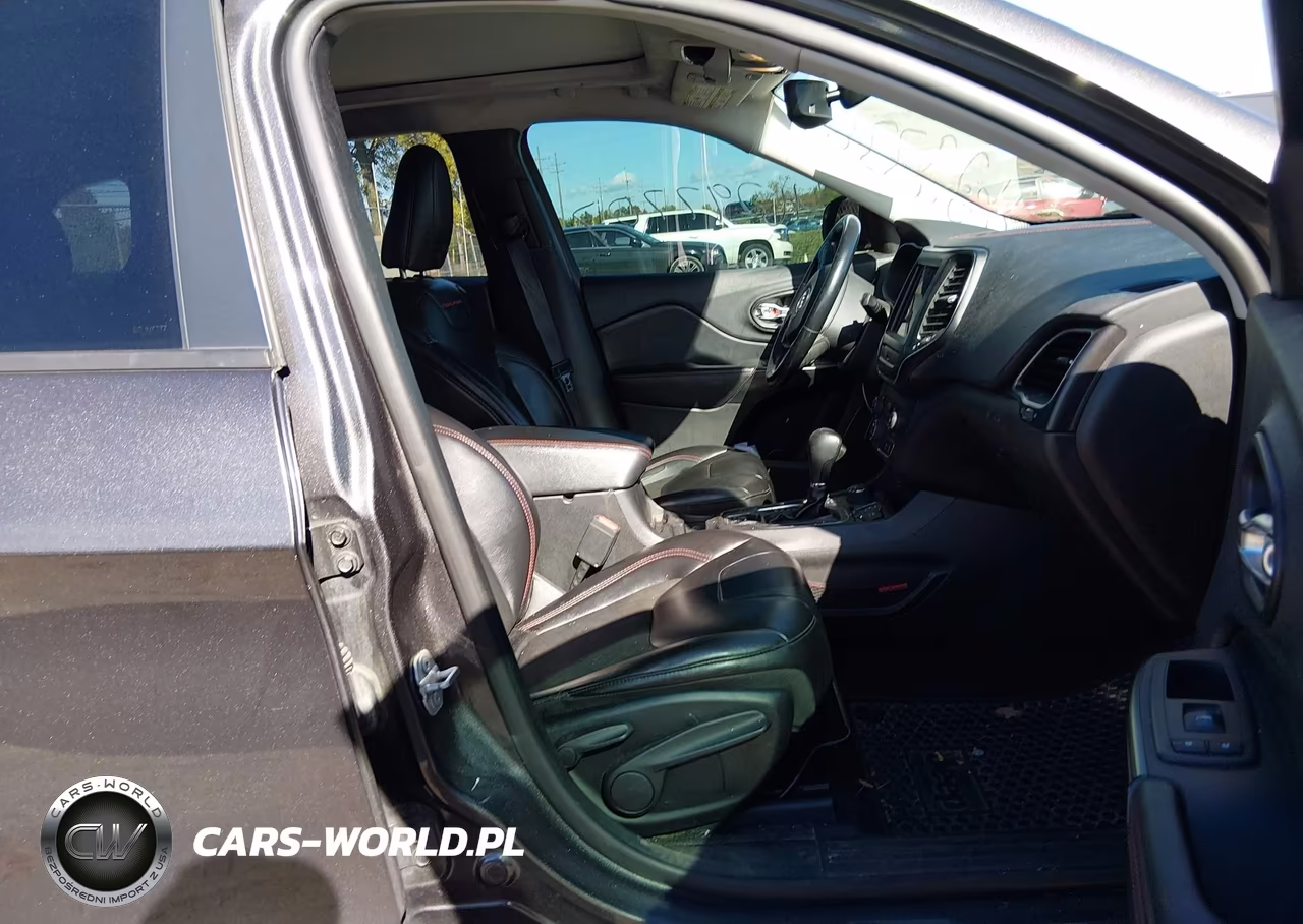 2019 Jeep Cherokee Trailhawk 4X4 VIN:1C4PJMBN8KD261643 - 5