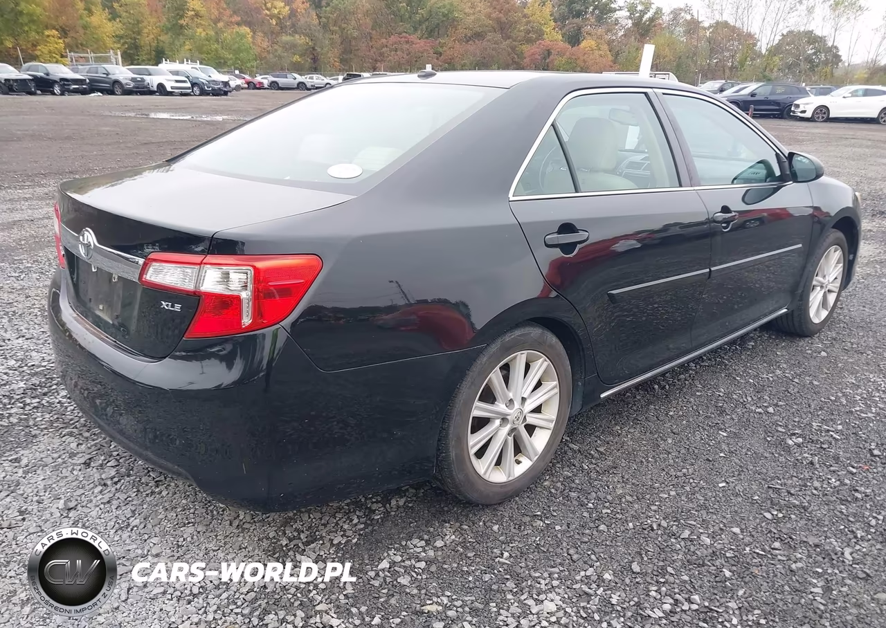 2014 Toyota Camry Xle V6 VIN:4T1BK1FKXEU024688 - 4