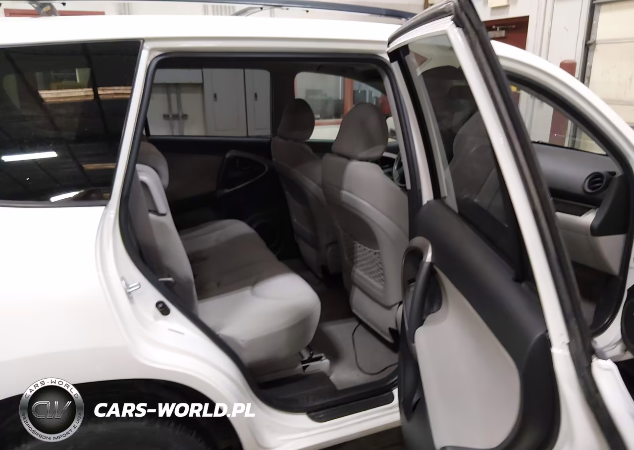 2007 Toyota Rav4 Limited VIN:JTMBD31V075096623 - 8