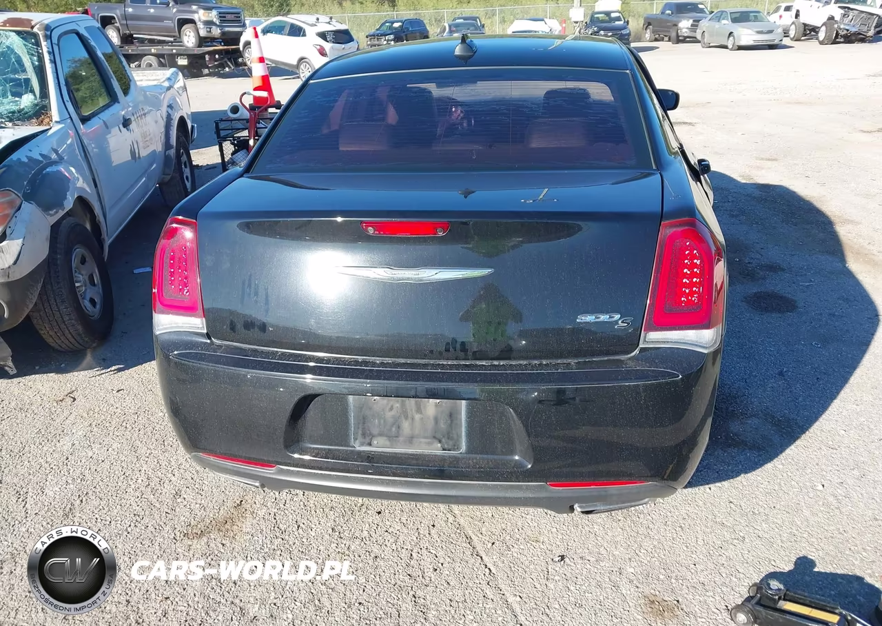 2018 Chrysler 300 300S VIN:2C3CCABG6JH314161 - 15