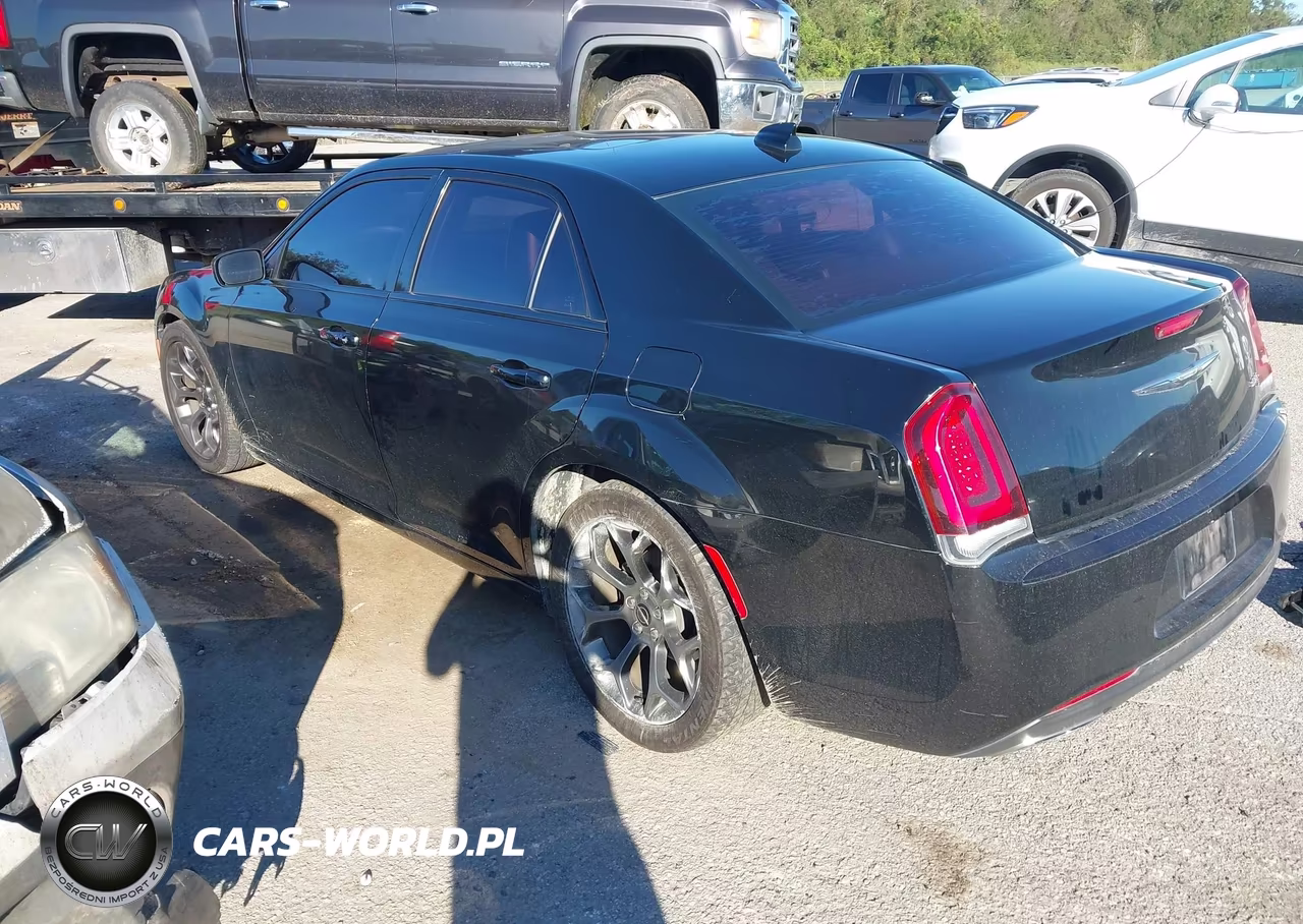 2018 Chrysler 300 300S VIN:2C3CCABG6JH314161 - 3