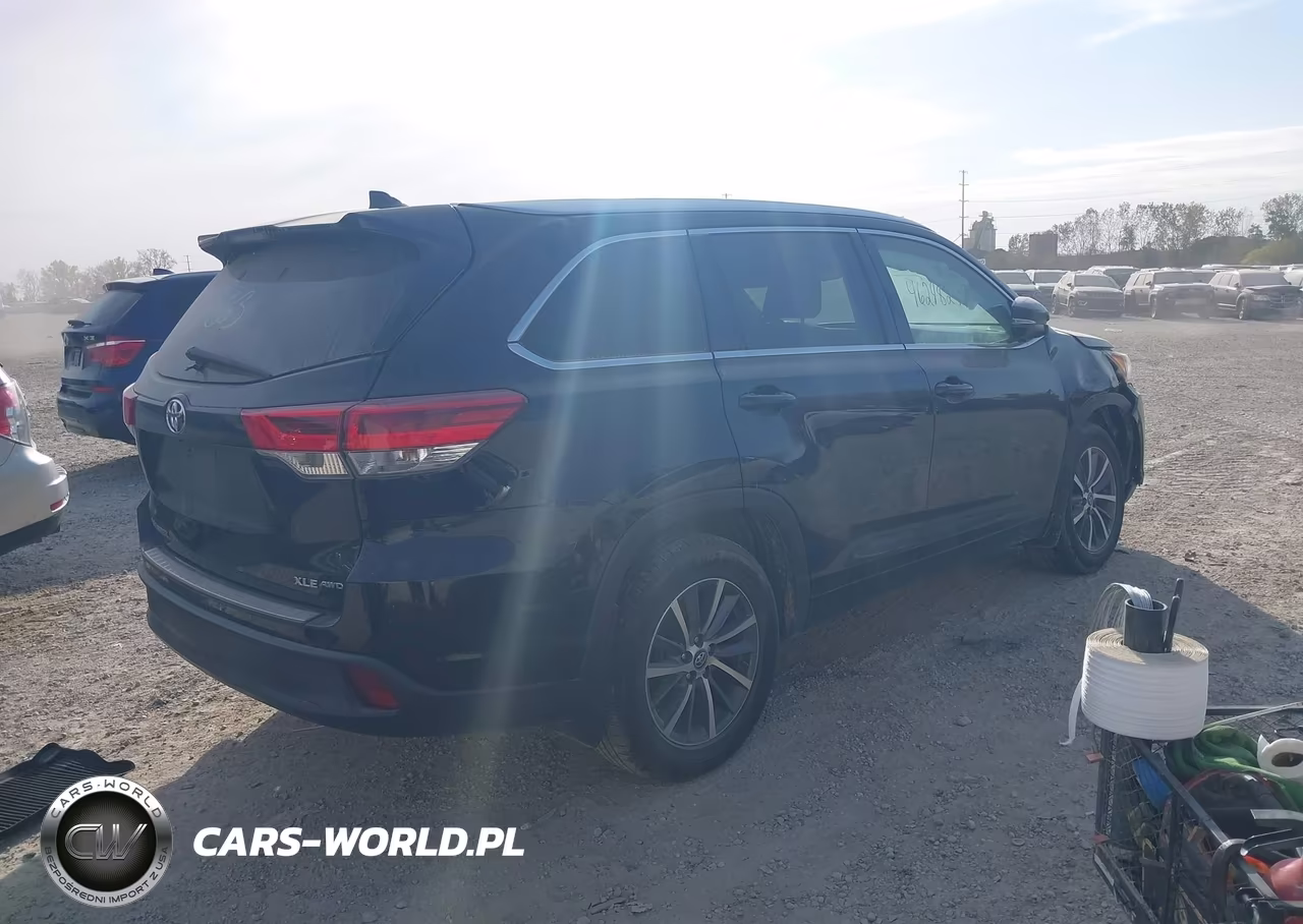 2017 Toyota Highlander Xle VIN:5TDJZRFH6HS511863 - 4