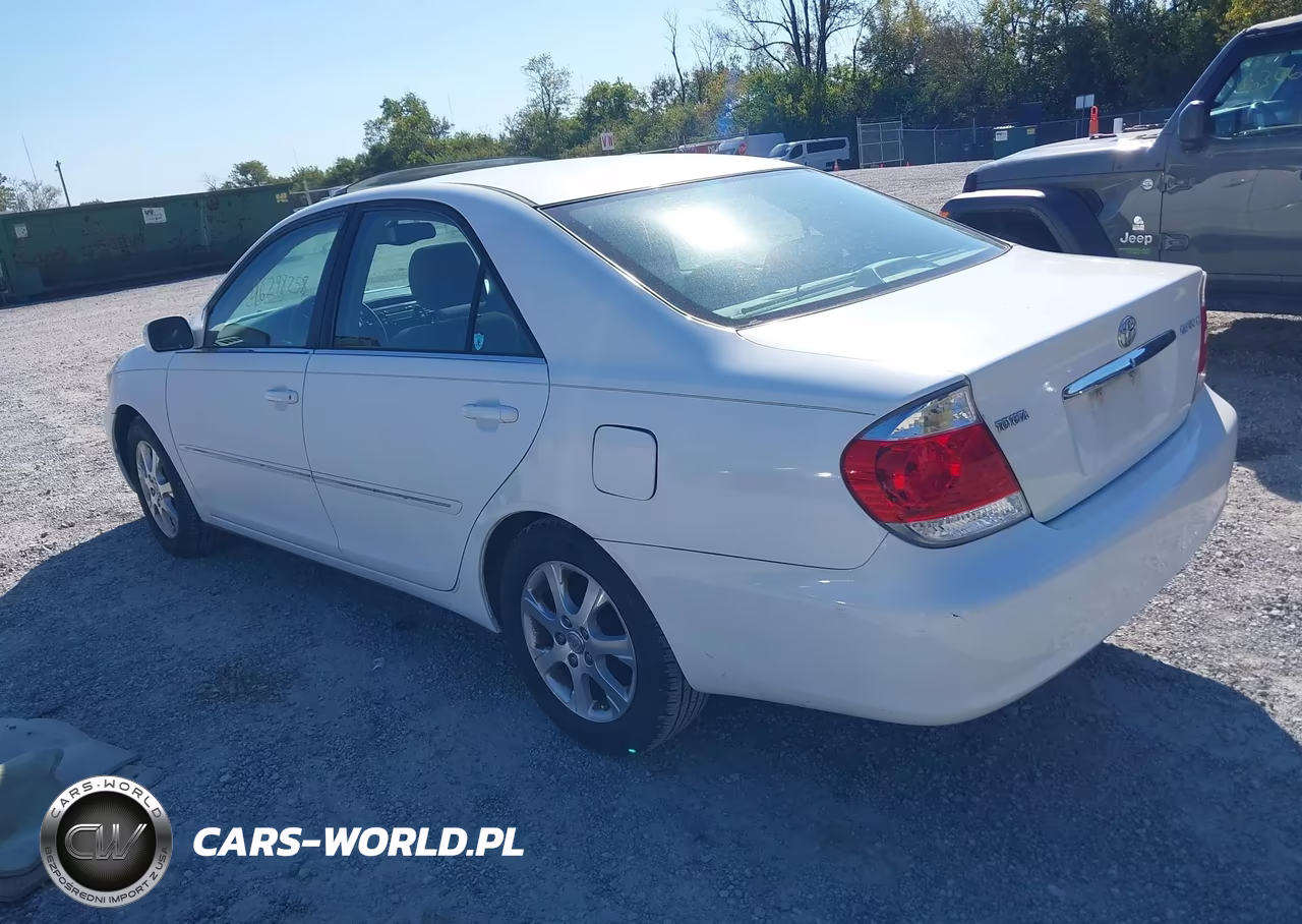 2005 Toyota Camry Xle VIN:4T1BE30K15U601989 - 3