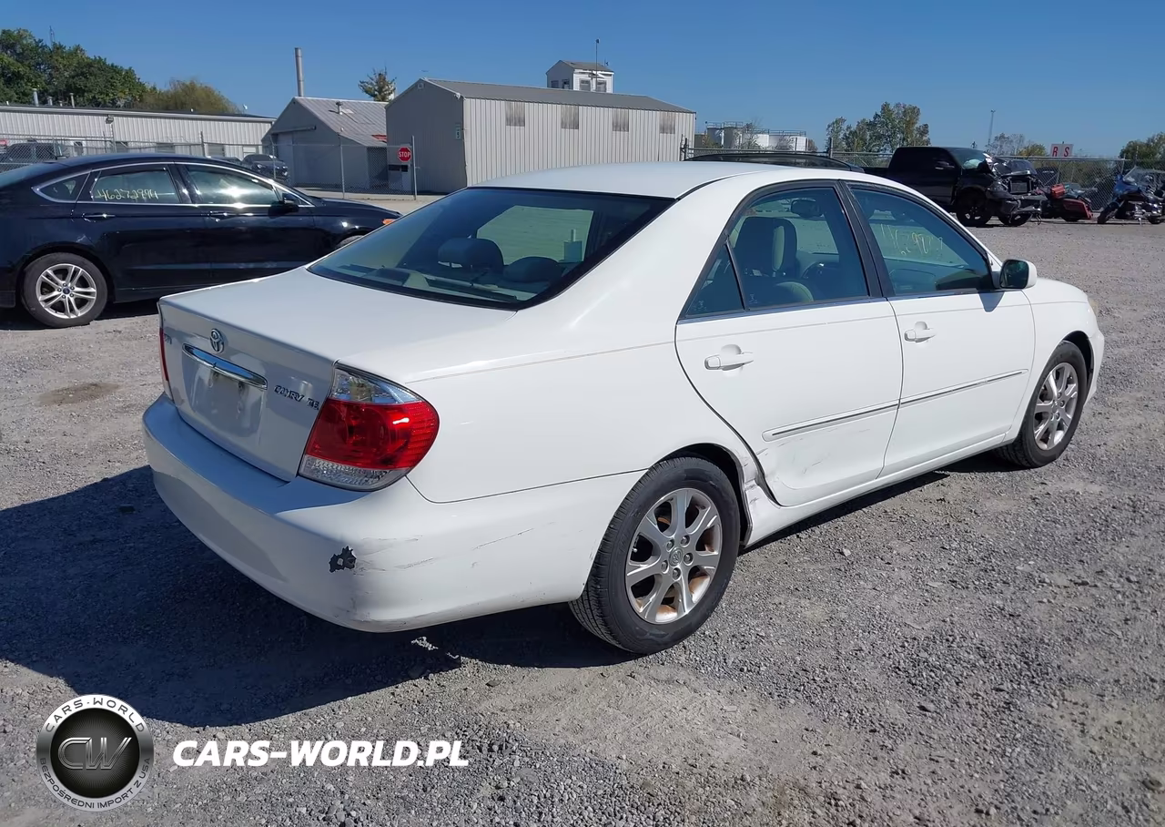 2005 Toyota Camry Xle VIN:4T1BE30K15U601989 - 4