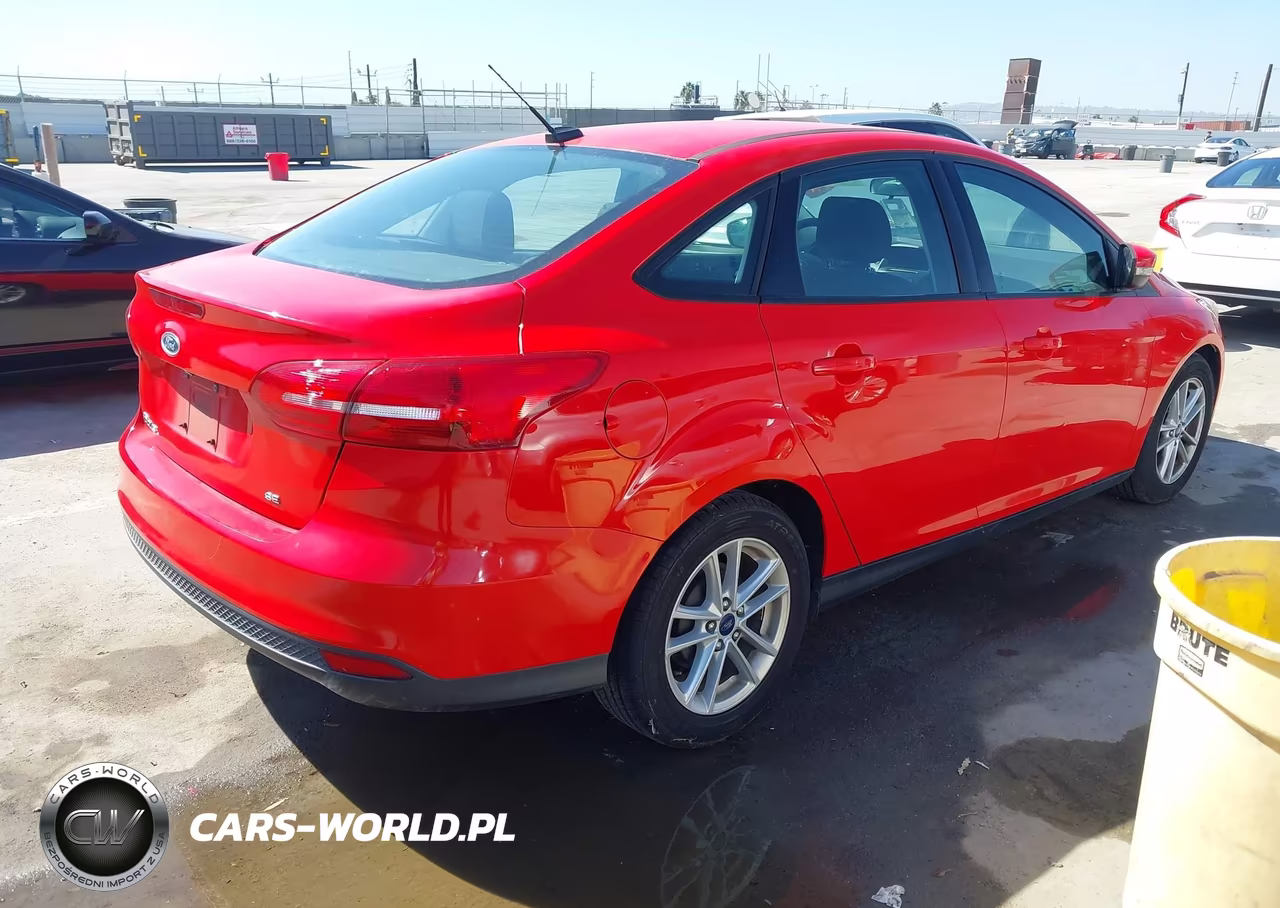 2017 Ford Focus Se VIN:1FADP3F20HL304341 - 4