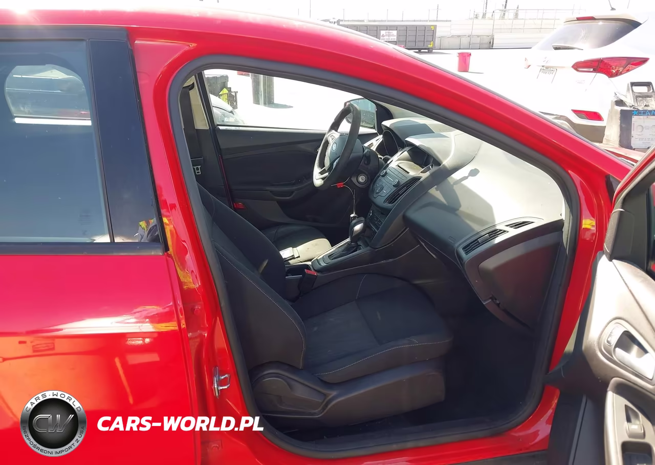 2017 Ford Focus Se VIN:1FADP3F20HL304341 - 5