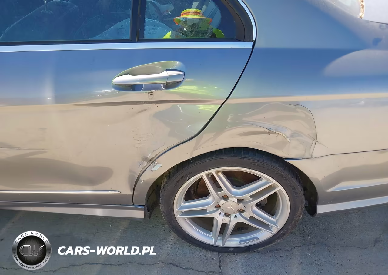 2010 Mercedes-Benz C 300 Luxury-Sport VIN:WDDGF5EBXAR092810 - 11