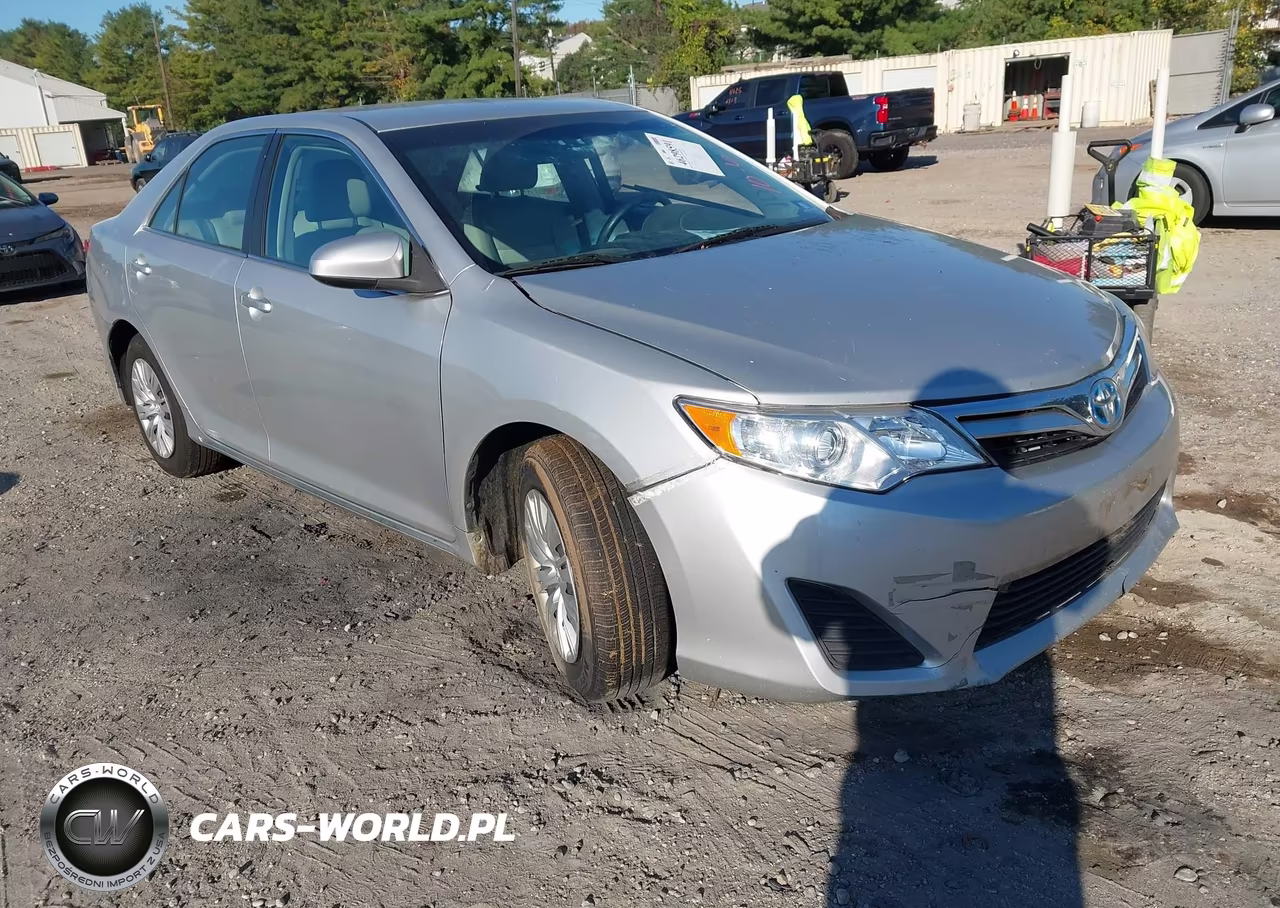 2014 Toyota Camry Hybrid Le