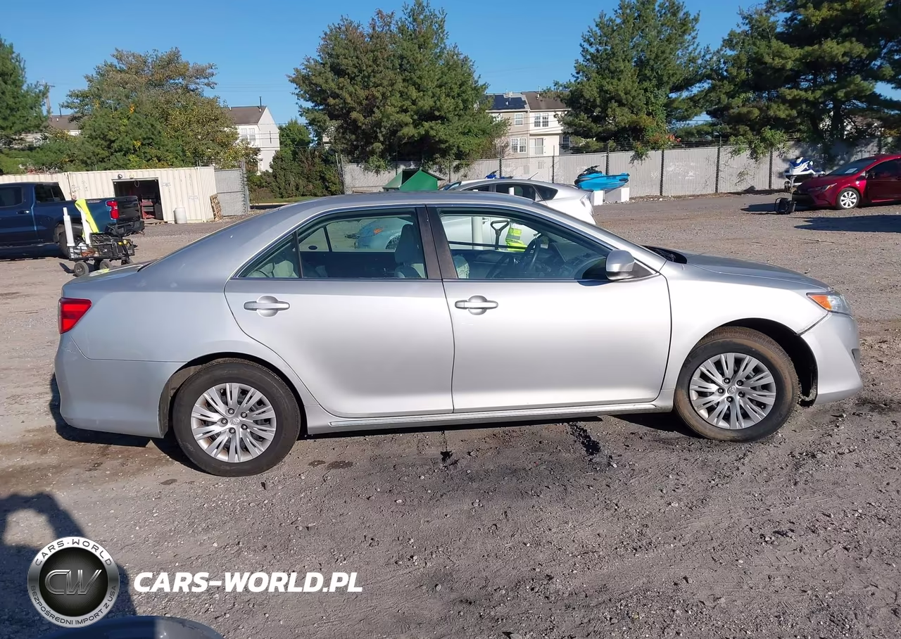 2014 Toyota Camry Hybrid Le VIN:4T1BD1FK6EU109618 - 13