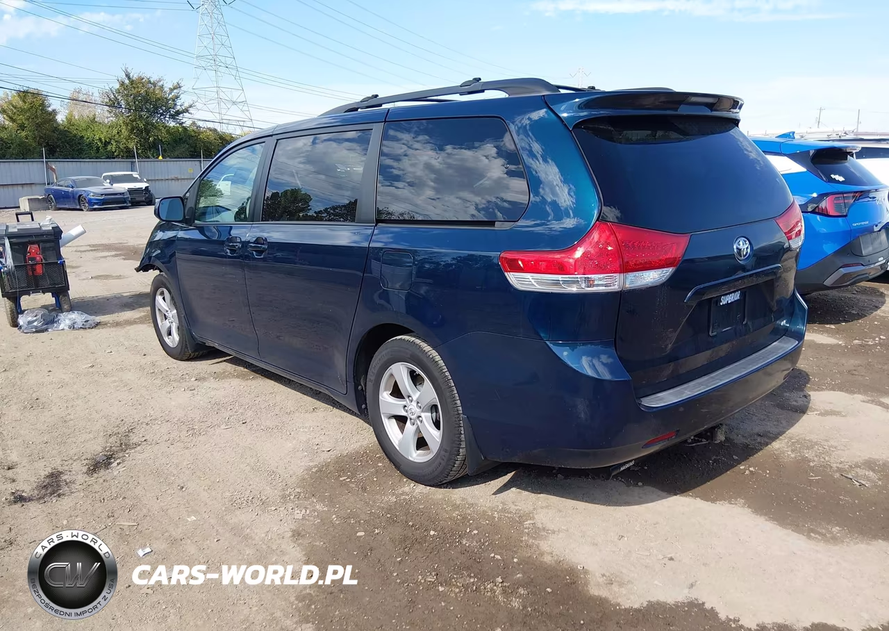2011 Toyota Sienna Le V6 VIN:5TDKK3DC9BS047181 - 3