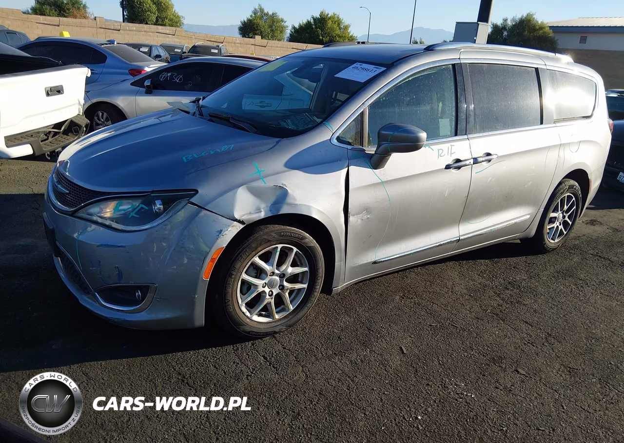 2020 Chrysler Pacifica Touring L VIN:2C4RC1BG2LR128264 - 6