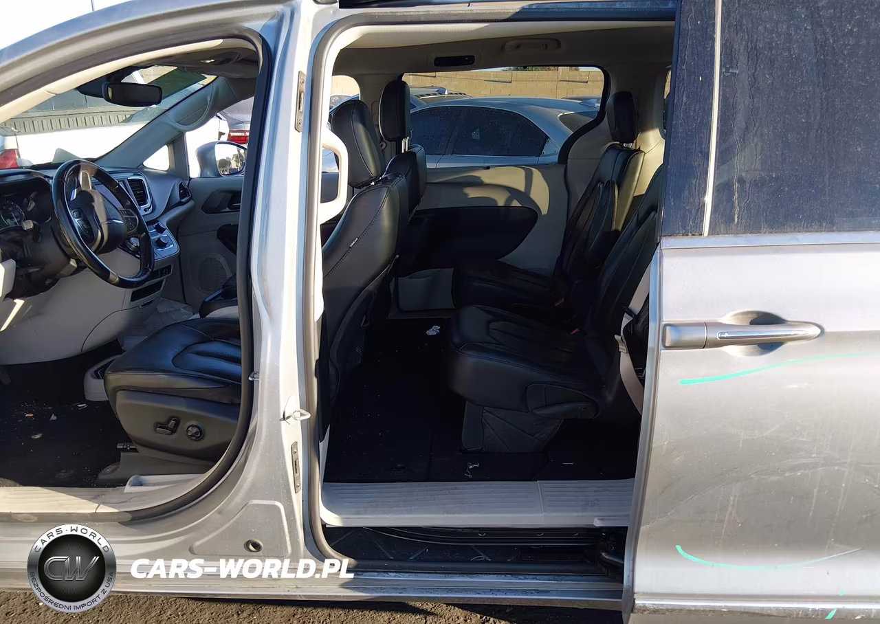 2020 Chrysler Pacifica Touring L VIN:2C4RC1BG2LR128264 - 8