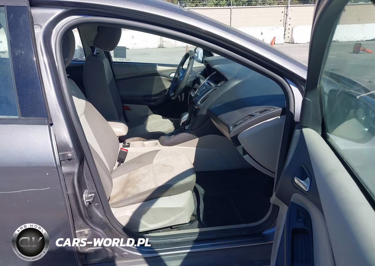 2014 Ford Focus Se VIN:1FADP3F28EL222188 - 5