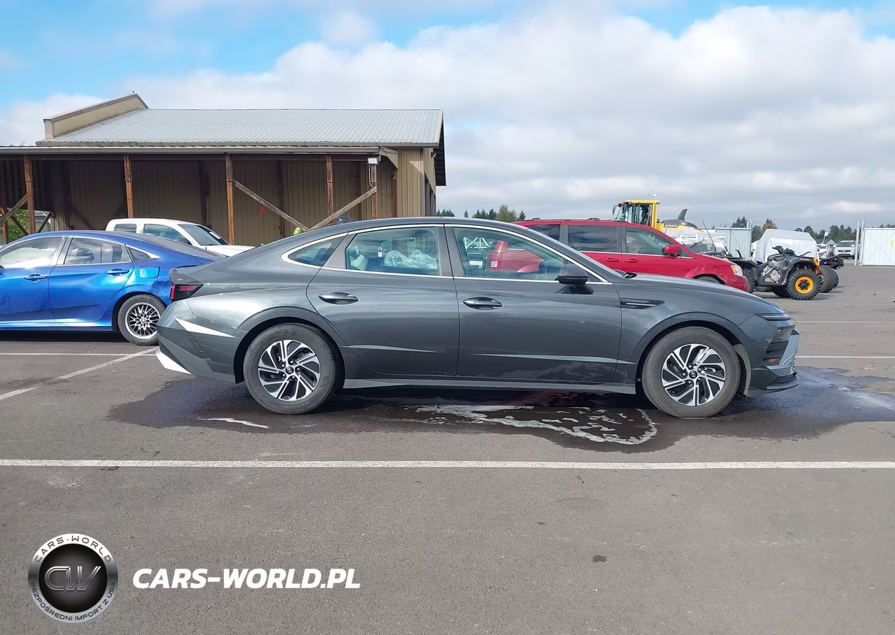 2026 Hyundai Sonata Hybrid Blue VIN:KMHL24JJ4TA157563 - 13